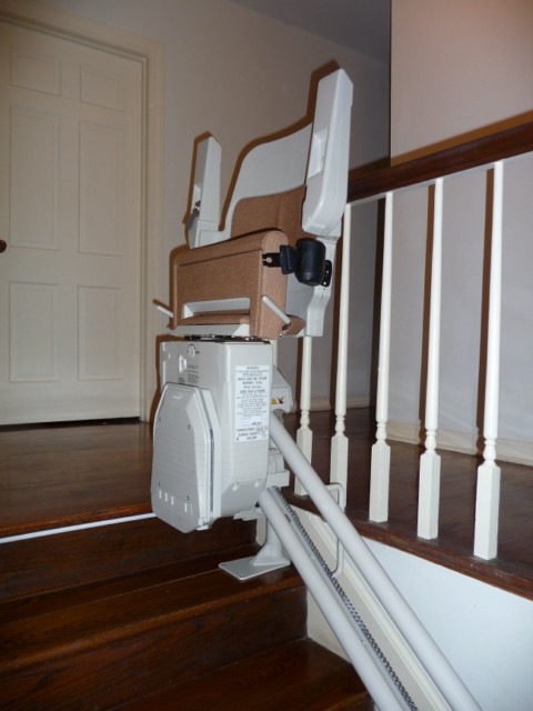 Yes the seat, arms and footrest fold up to leave plenty of room for other staircase users.
